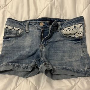 This is a cute pair of Jean shorts!